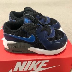 Toddler boy Nike air max sneakers. Size 9c.